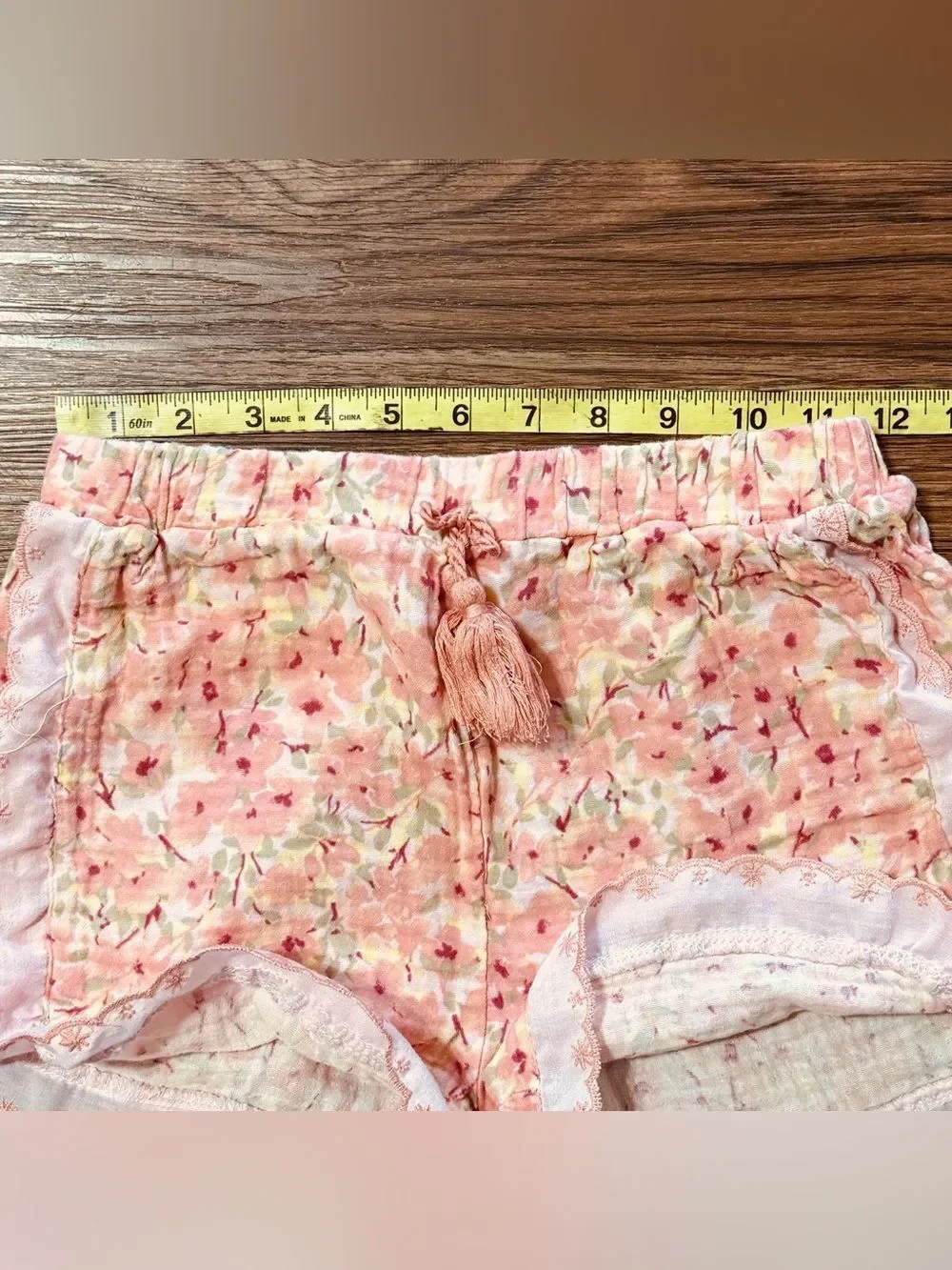 Bear Paw Girl’s Pull On Shorts Elastic Waist Floral Scalloped Hem Pink Green 10
